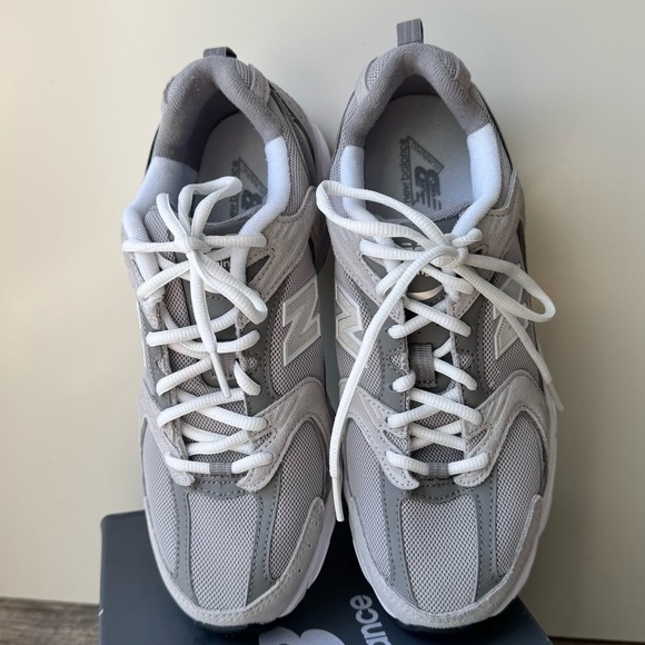 NEW BALANCE 530 IN RAINCLOUD WITH SHADOW GREY & SILVER METALLIC Sneakers size 8 - Picture 8 of 9